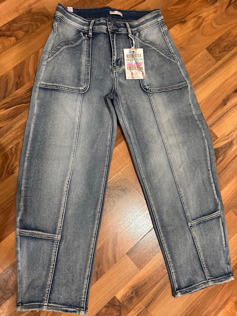 ‘Elite Jeans’ Lightwash High Rise Barrel Jeans w/Seam Details Stretchy NWT!
